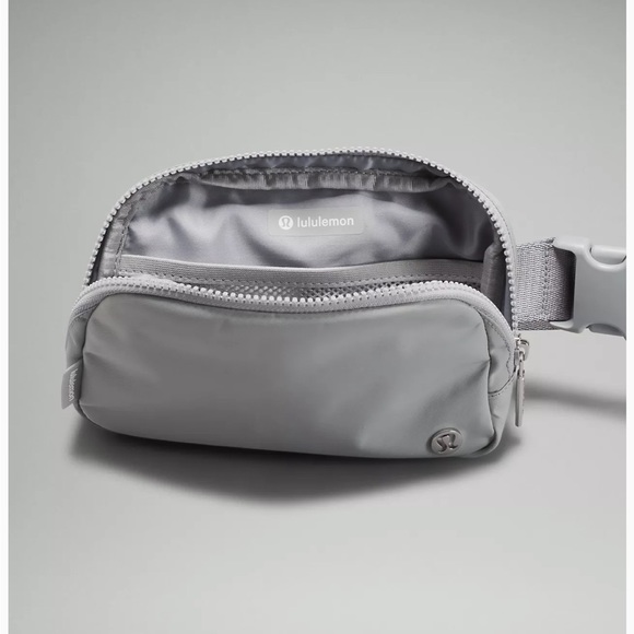 Lululemon Athletica Everywhere Belt Bag - Picture 2 of 5